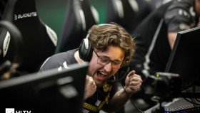 通天代！Vitality.ZywOo四强赛1v5残局刷屏，锁定年度TOP 1镜头。